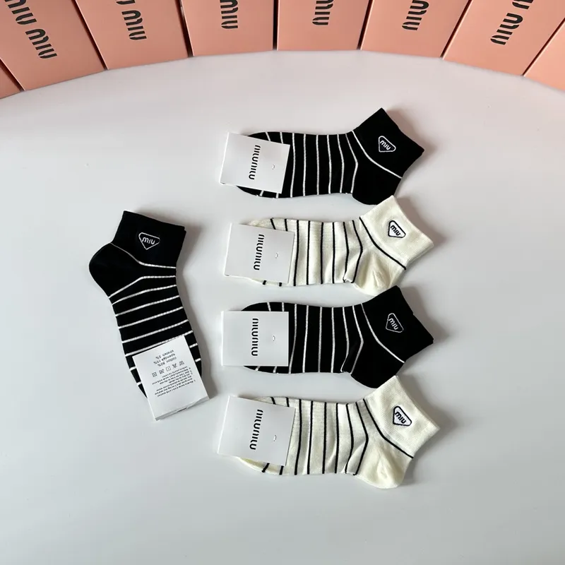 MIUMIU socks Five pairs per box #A51586