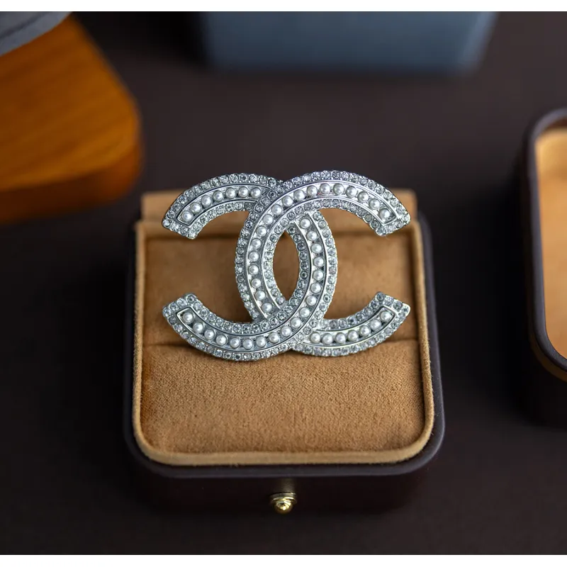 Chanel brooches #A55200