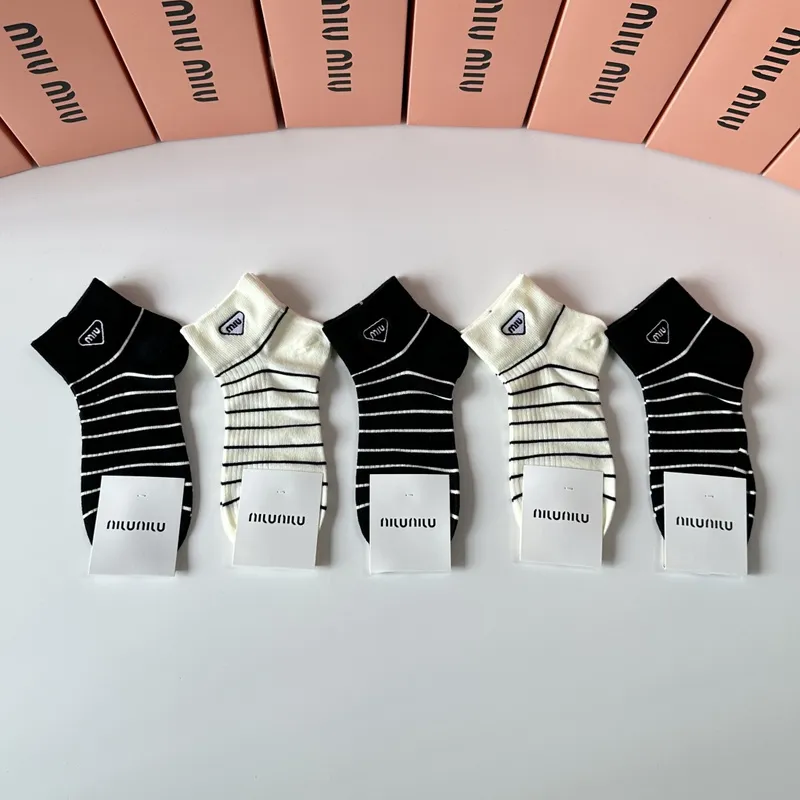 MIUMIU socks Five pairs per box #A51586