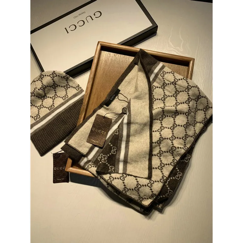Gucci Wool knitted Scarf and cap #999909604