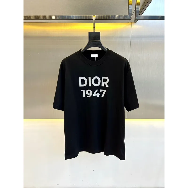 D-ior 1947 Logo T-shirts for men A Tribute to Timeless Luxury Heritage Black/White #A54212 D-ior 1947 Logo T-shirts for men A Tribute to Timeless Luxury Heritage Black/White #A54212