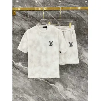 Louis Vuitton tracksuits for Louis Vuitton short tracksuits for men #A64397