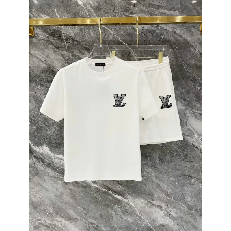 Louis Vuitton tracksuits for Louis Vuitton short tracksuits for men #A64384