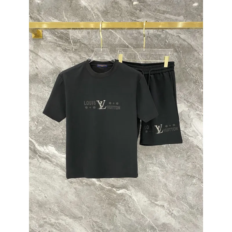 Louis Vuitton tracksuits for Louis Vuitton short tracksuits for men #A64376