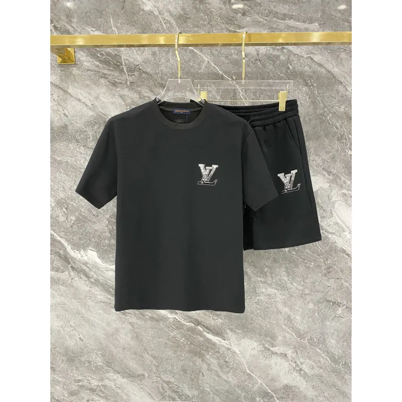 Louis Vuitton tracksuits for Louis Vuitton short tracksuits for men #A64385