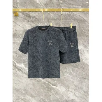 Louis Vuitton tracksuits for Louis Vuitton short tracksuits for men #A64398