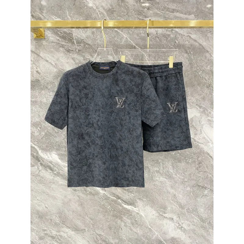 Louis Vuitton tracksuits for Louis Vuitton short tracksuits for men #A64398