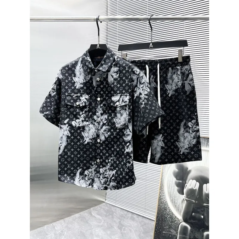 Louis Vuitton tracksuits for Louis Vuitton short tracksuits for men #A64407