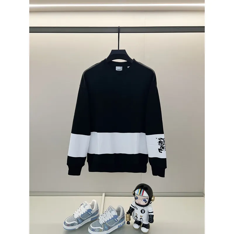 Burberry - Inspired White/Black Sweatshirt With Navy Stripe And Iconic Motif Design #A54393