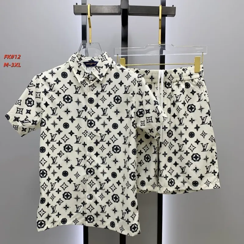 Louis Vuitton tracksuits for Louis Vuitton short tracksuits for men #A65684