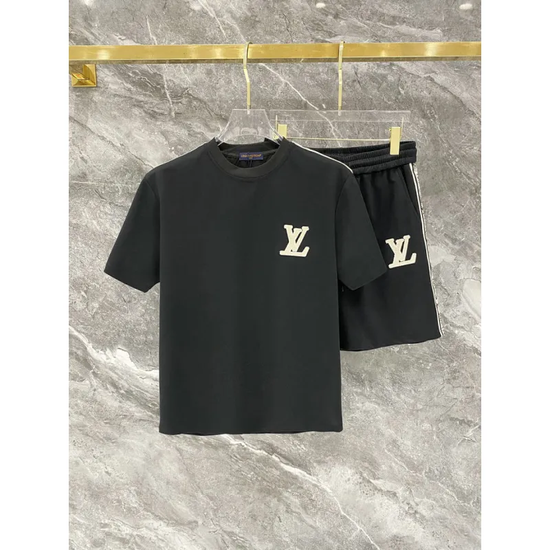 Louis Vuitton tracksuits for Louis Vuitton short tracksuits for men #A64394