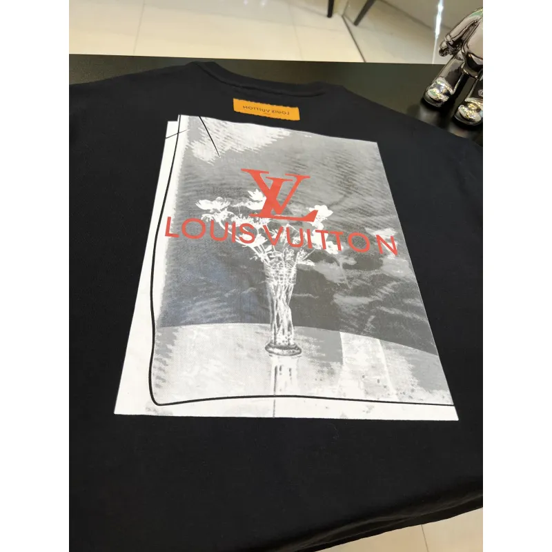 Louis Vuitton T-Shirts for AAAA Louis Vuitton T-Shirts #A33558