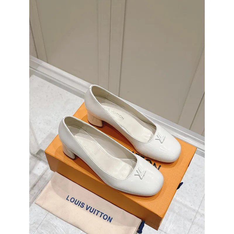 Louis Vuitton Shoes for Womens Louis Vuitton Pumps #A49570