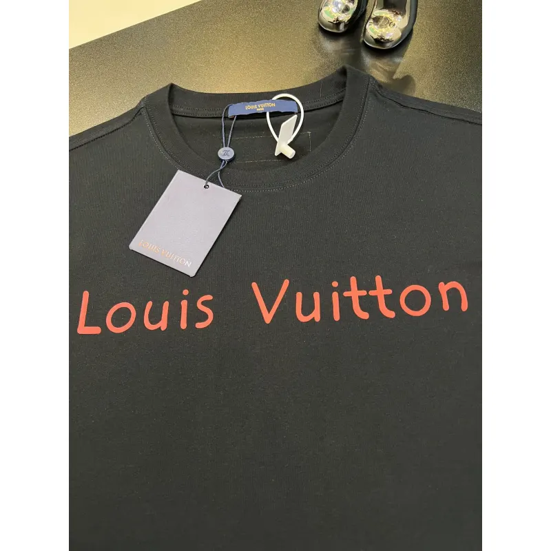 Louis Vuitton T-Shirts for AAAA Louis Vuitton T-Shirts #A33558