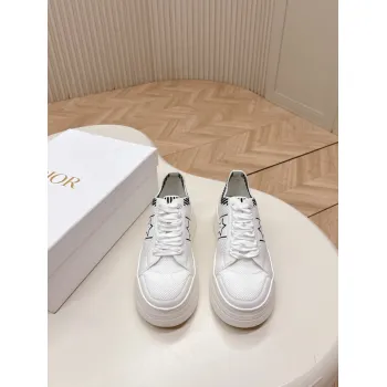 Fendi shoes for Womens Fendi Sneakers Black/White #A49599