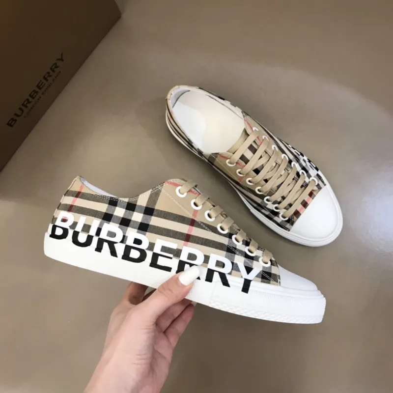 Burberry Shoes for Mens and Women Sneakers #99906930