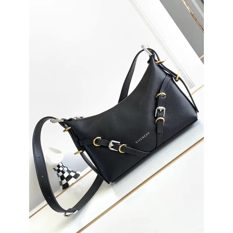 Givenchy Black Leather Shoulder Bags With Distinctive Metal Accents For Fashionistas #A52343