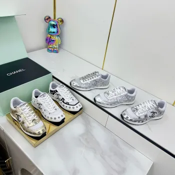 Chanel shoes for Womens Chanel Sneakers Les nouvelles cornes dargent de Chanel #A53236