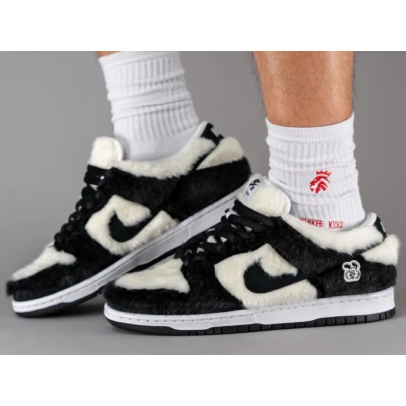 Verdy x Nike SB Dunk Low Shoe Black/White #A53411
