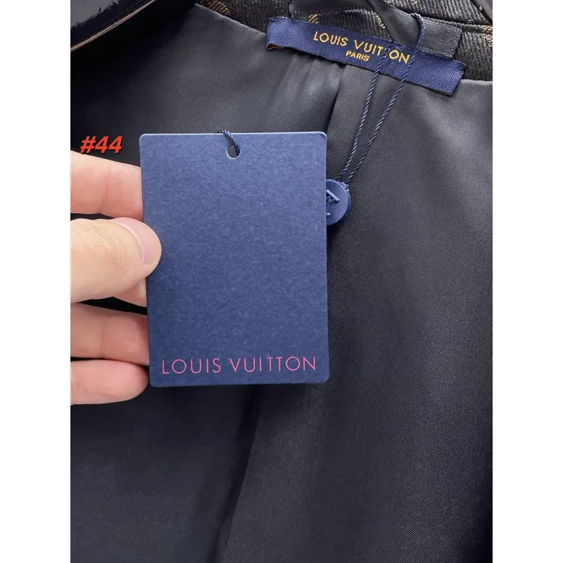 Louis Vuitton Suit #A65661