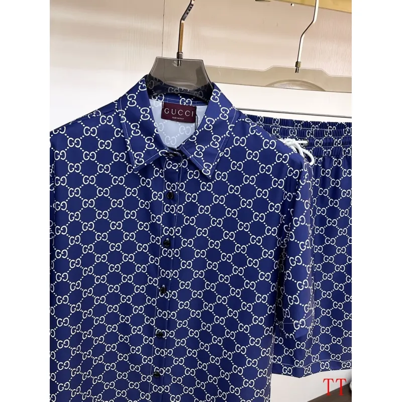 Gucci Tracksuits for Gucci short tracksuits for men #A62252