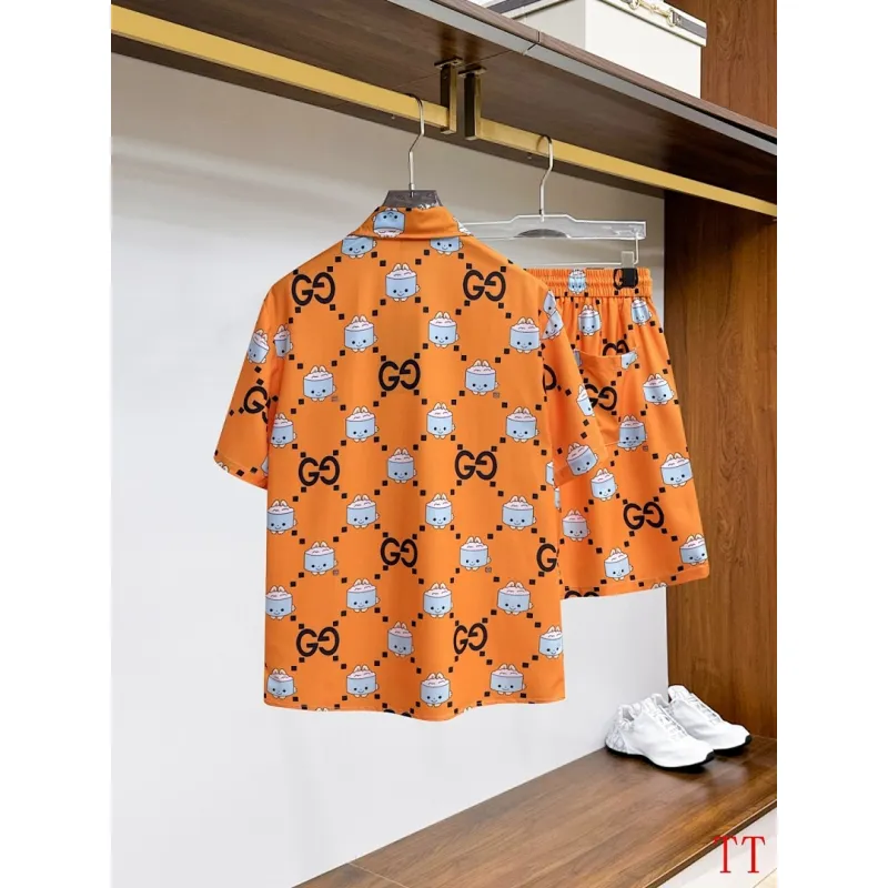 Gucci Tracksuits for Gucci short tracksuits for men #A62257