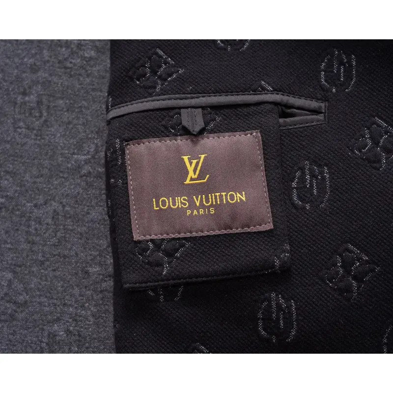 Louis Vuitton Suit #A57660