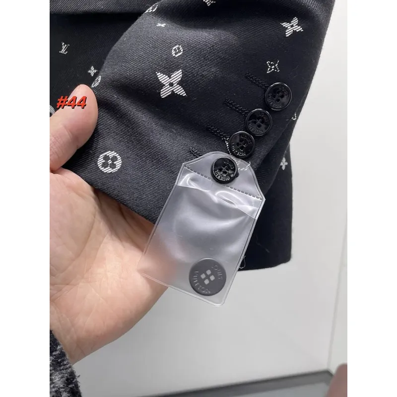 Louis Vuitton Suit #A65663