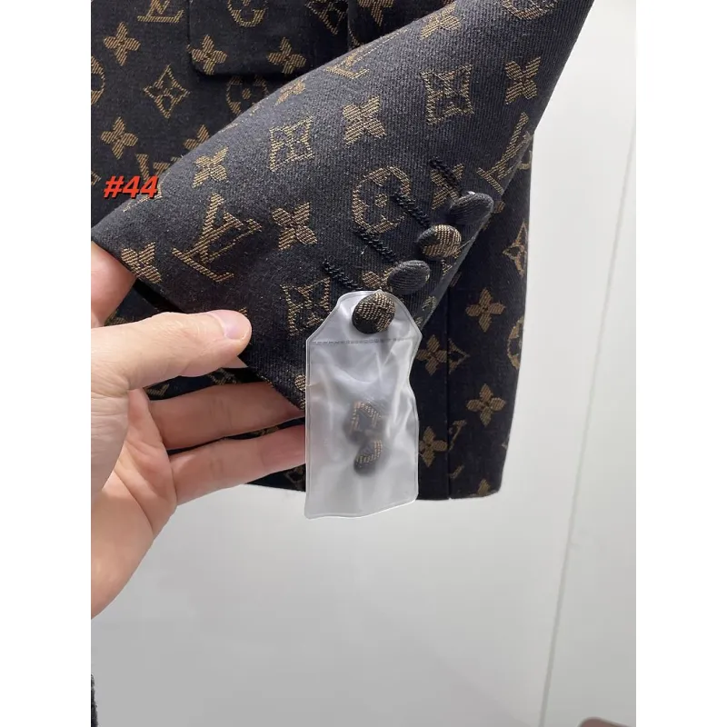 Louis Vuitton Suit #A65661