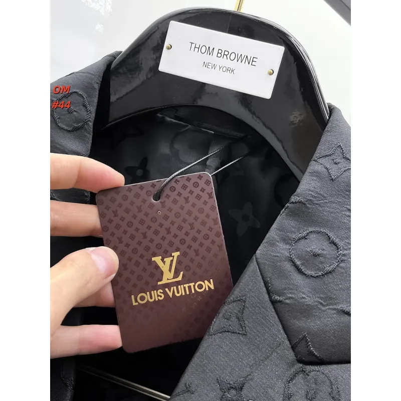 Louis Vuitton Suit #A65665