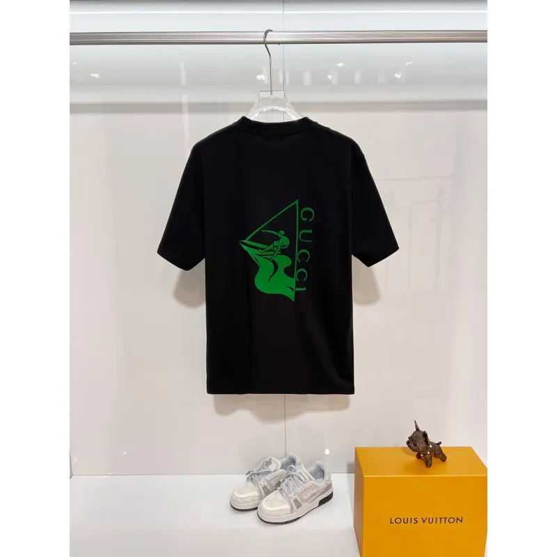 Gucci Tracksuits for Gucci short tracksuits for men #A65723