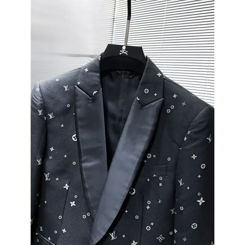 Louis Vuitton Suit #A59938