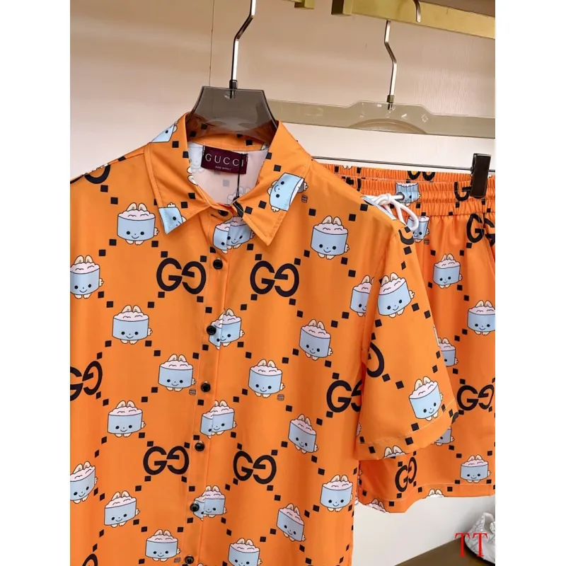 Gucci Tracksuits for Gucci short tracksuits for men #A62257