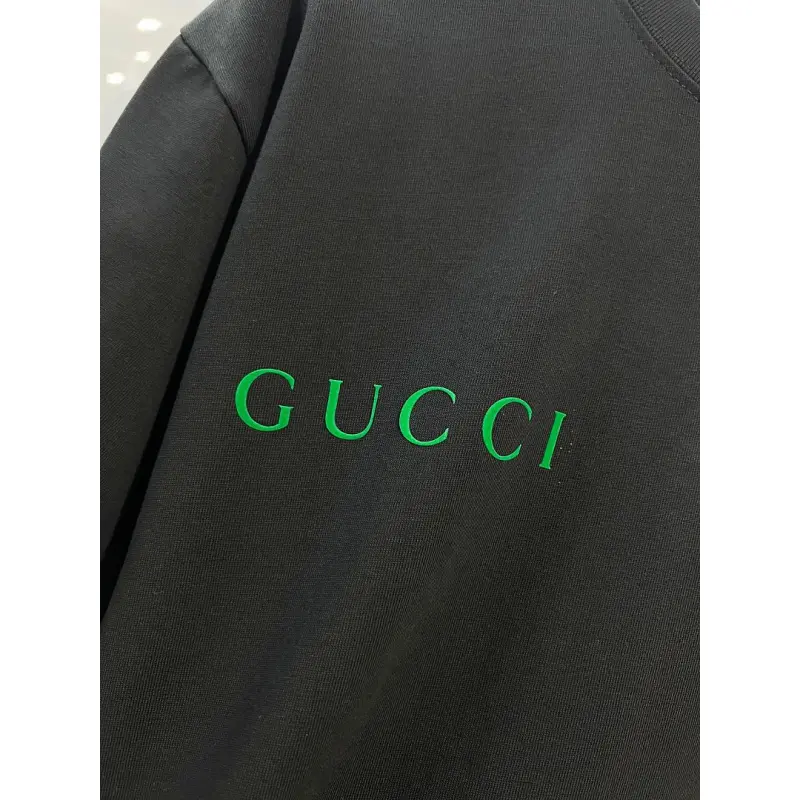 Gucci Tracksuits for Gucci short tracksuits for men #A65723