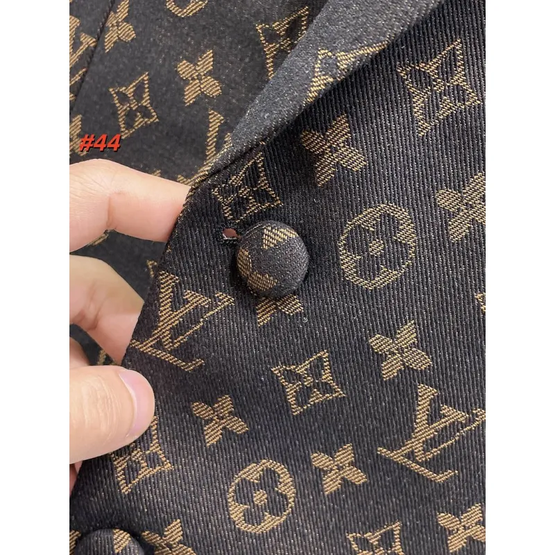 Louis Vuitton Suit #A65661