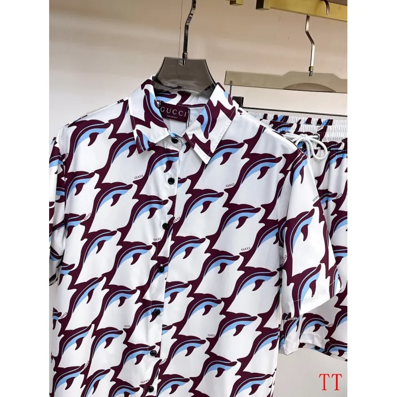 Gucci Tracksuits for Gucci short tracksuits for men #A62254