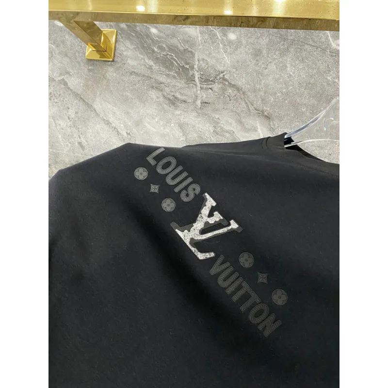 Louis Vuitton tracksuits for Louis Vuitton short tracksuits for men #A64376