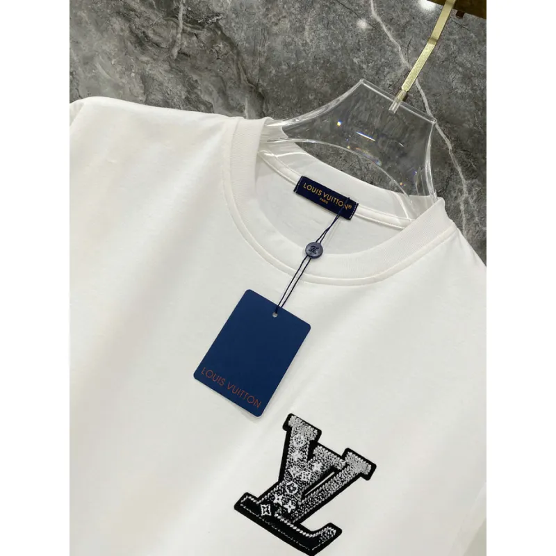 Louis Vuitton tracksuits for Louis Vuitton short tracksuits for men #A64384
