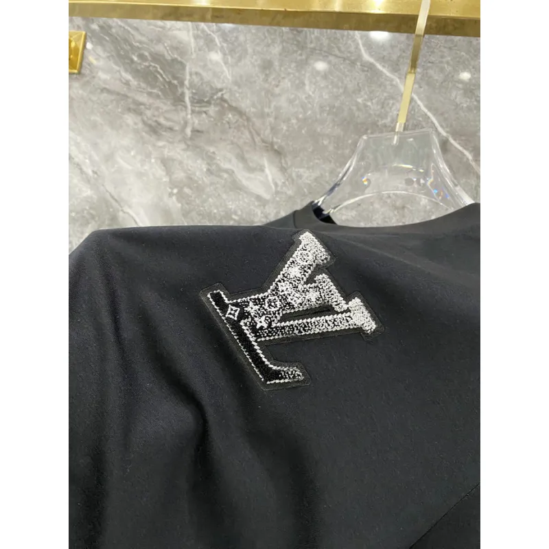 Louis Vuitton tracksuits for Louis Vuitton short tracksuits for men #A64385
