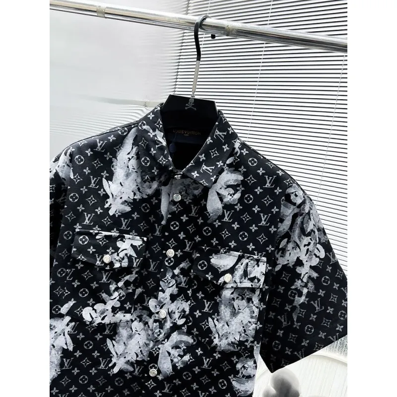 Louis Vuitton tracksuits for Louis Vuitton short tracksuits for men #A64407