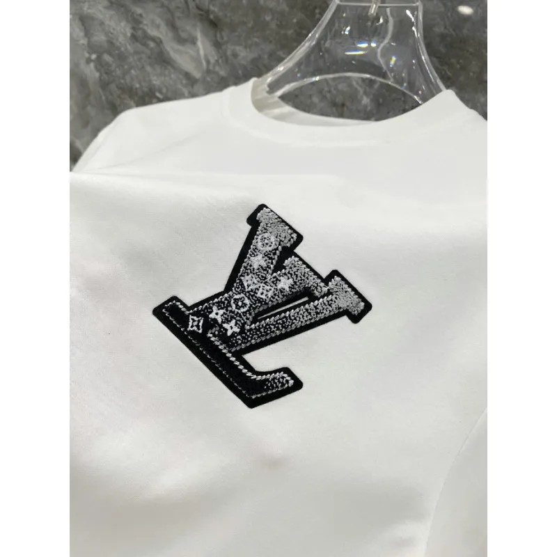 Louis Vuitton tracksuits for Louis Vuitton short tracksuits for men #A64384