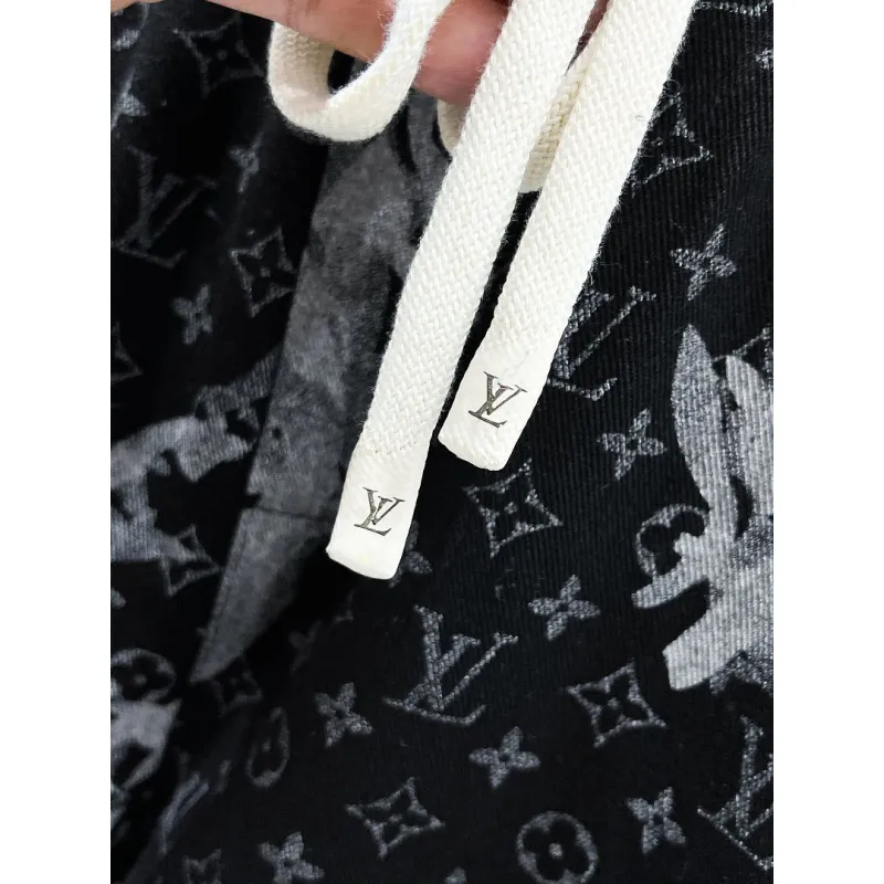 Louis Vuitton tracksuits for Louis Vuitton short tracksuits for men #A64407