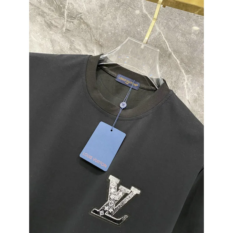 Louis Vuitton tracksuits for Louis Vuitton short tracksuits for men #A64385
