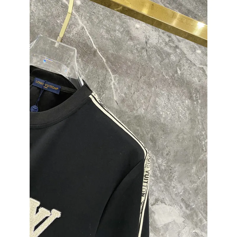 Louis Vuitton tracksuits for Louis Vuitton short tracksuits for men #A64394