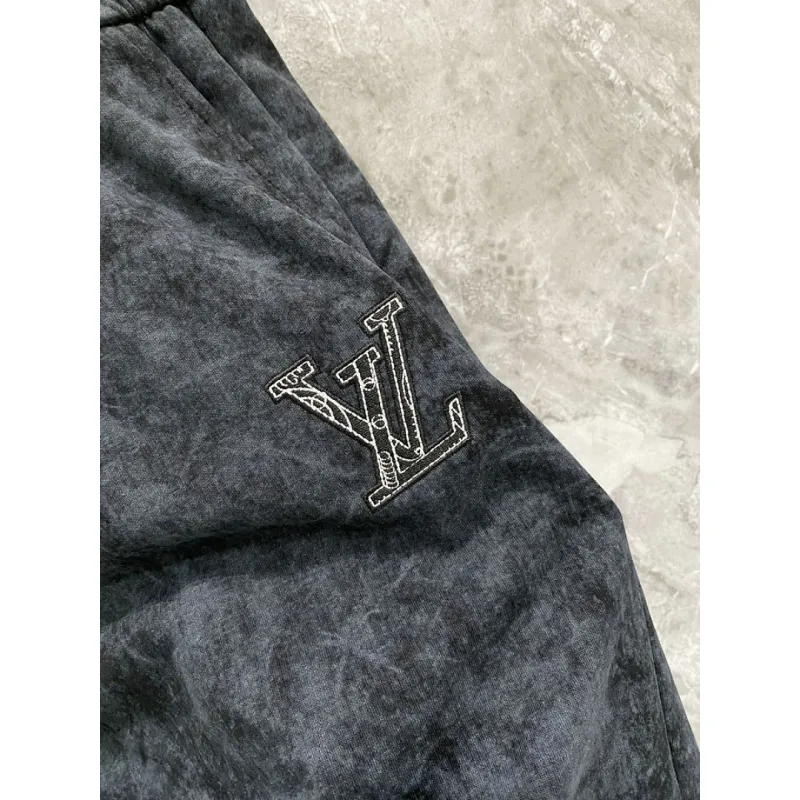Louis Vuitton tracksuits for Louis Vuitton short tracksuits for men #A64398