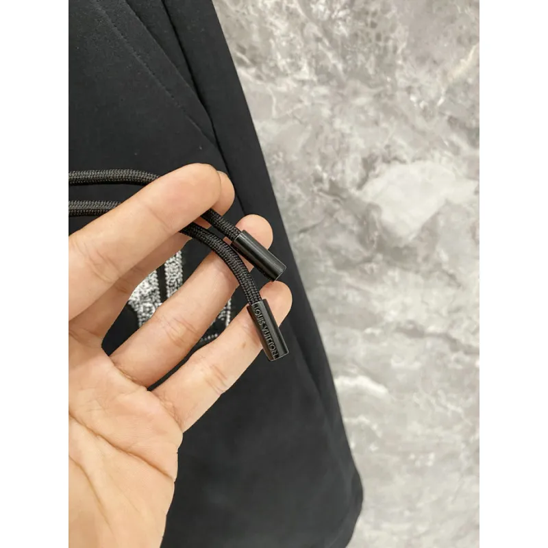 Louis Vuitton tracksuits for Louis Vuitton short tracksuits for men #A64385