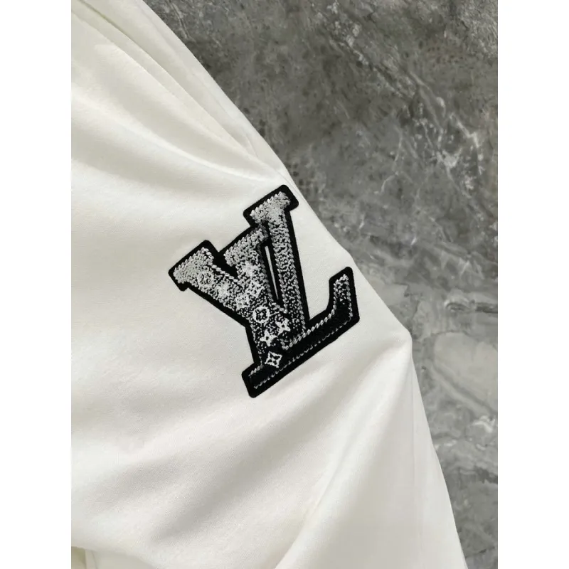 Louis Vuitton tracksuits for Louis Vuitton short tracksuits for men #A64384