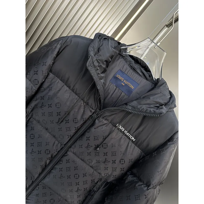 Louis Vuitton Coats/Down Jackets #A42388