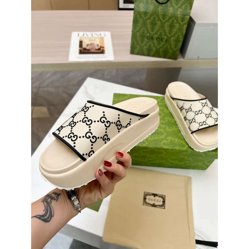 Gucci Shoes for Womens Gucci Slippers #A52471