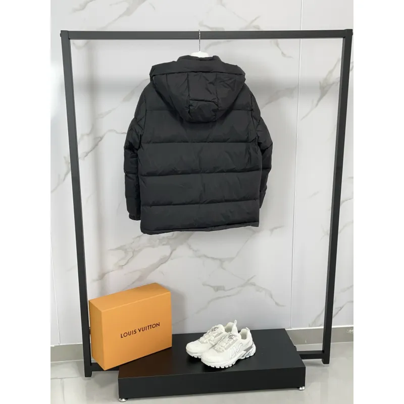 Gucci Black Puffer Jacket With White Stripes Unisex Style #A54548 Gucci Black Puffer Jacket With White Stripes Unisex Style #A54548